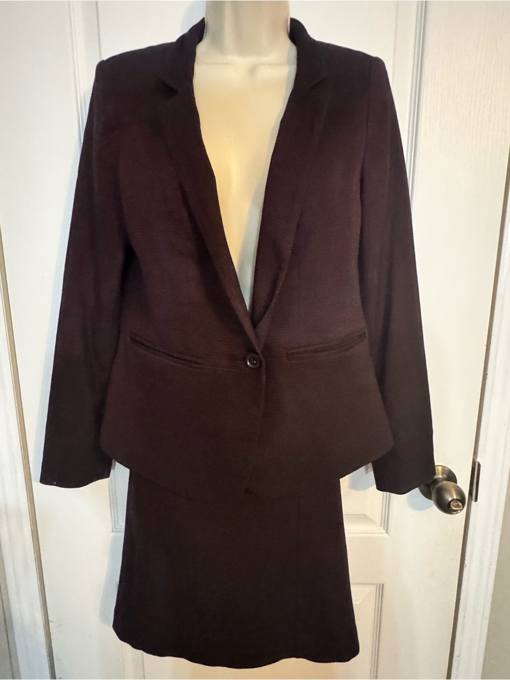 Women's Single-Button Dark Burgundy Blazer and Skirt WORTHINGTON
